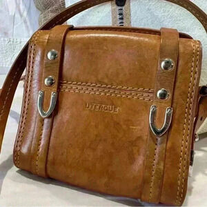 Uterqüe brown cross body bag. Cow leather. Vintage. Unique.